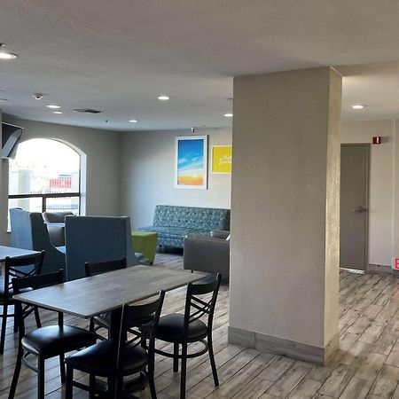 Days Inn By Wyndham Dallas Garland West Exteriér fotografie