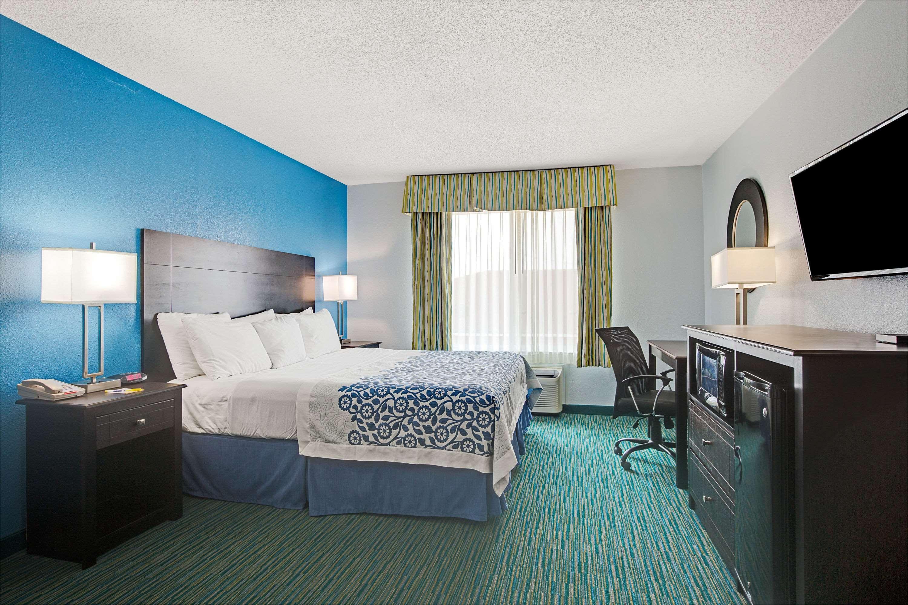Days Inn By Wyndham Dallas Garland West Exteriér fotografie