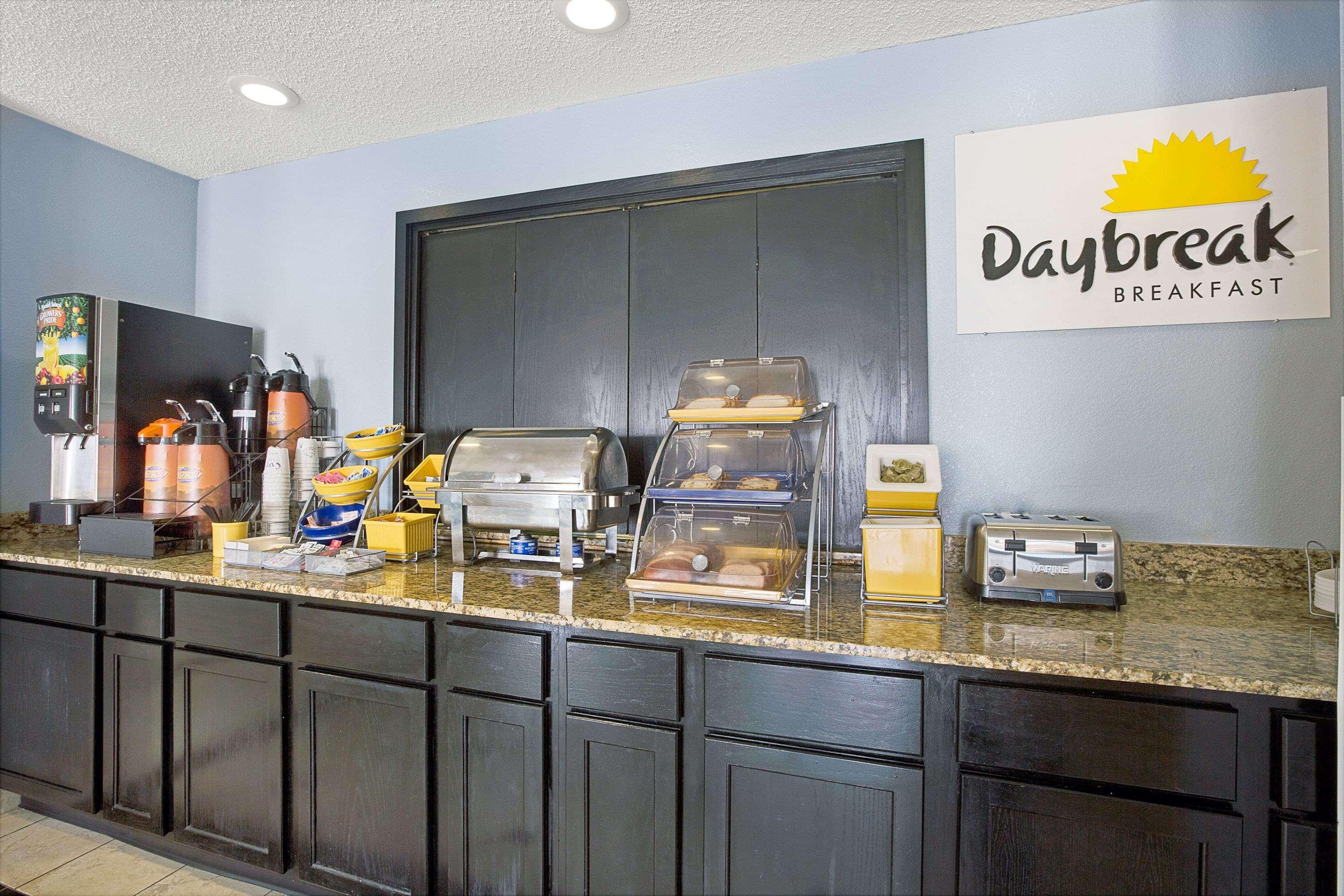 Days Inn By Wyndham Dallas Garland West Exteriér fotografie