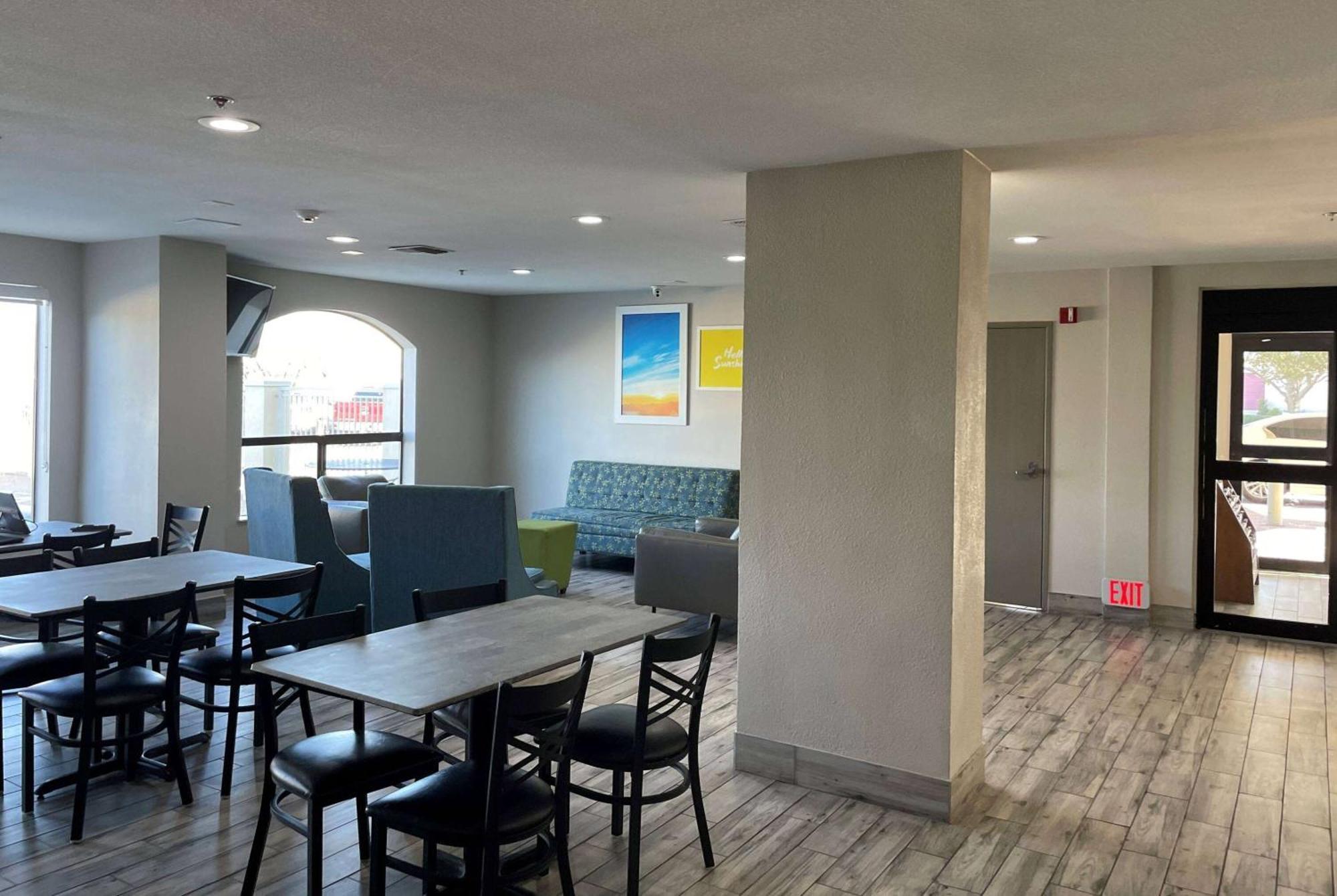 Days Inn By Wyndham Dallas Garland West Exteriér fotografie