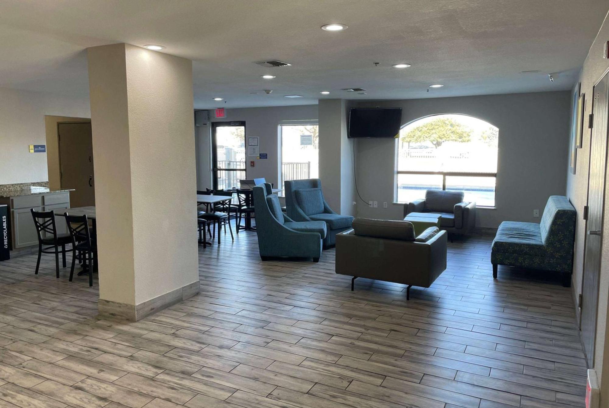 Days Inn By Wyndham Dallas Garland West Exteriér fotografie