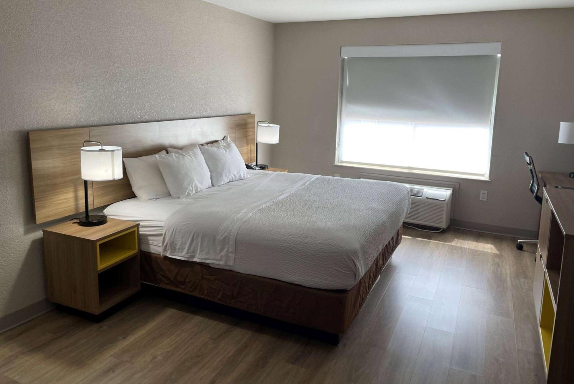 Days Inn By Wyndham Dallas Garland West Exteriér fotografie