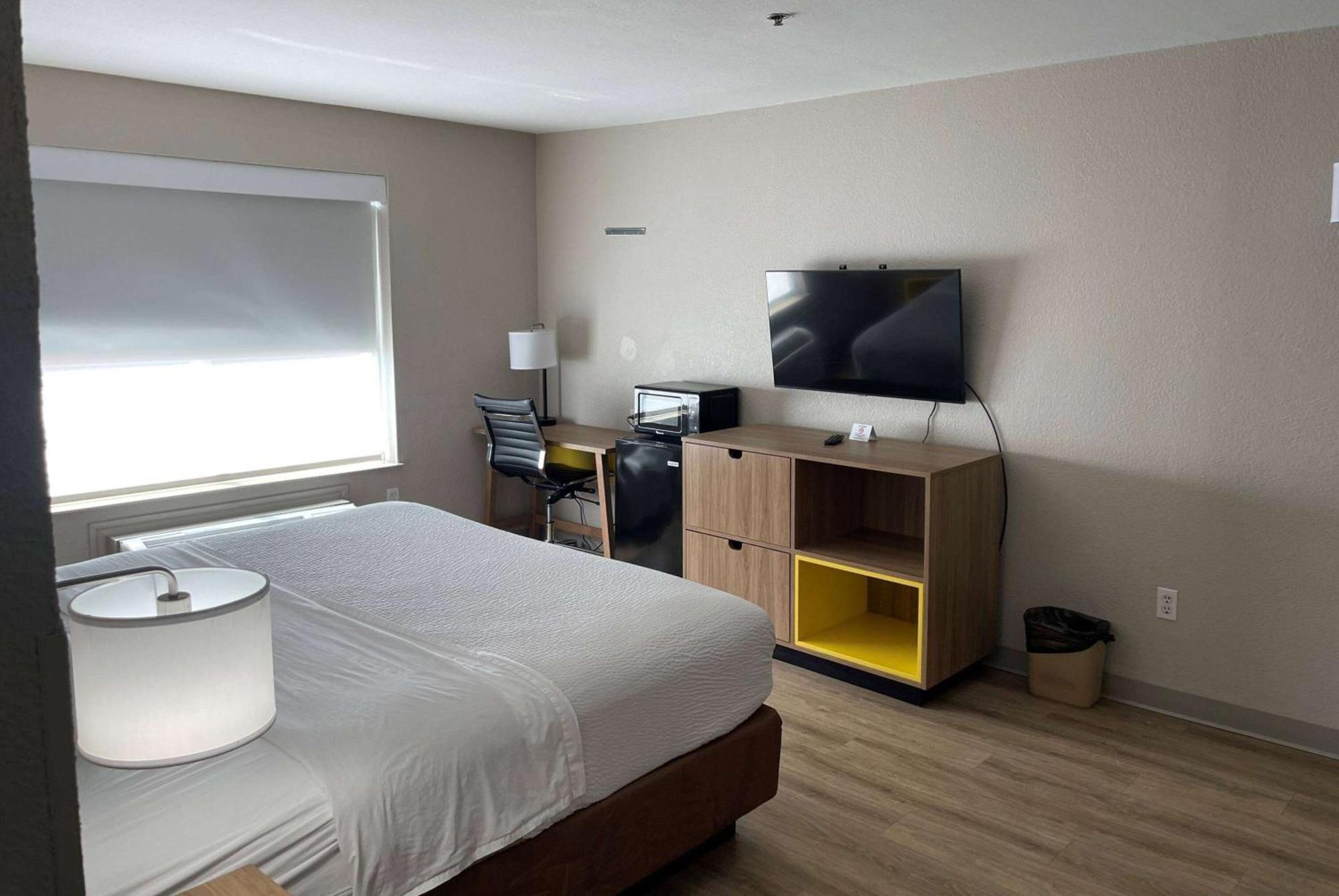 Days Inn By Wyndham Dallas Garland West Exteriér fotografie