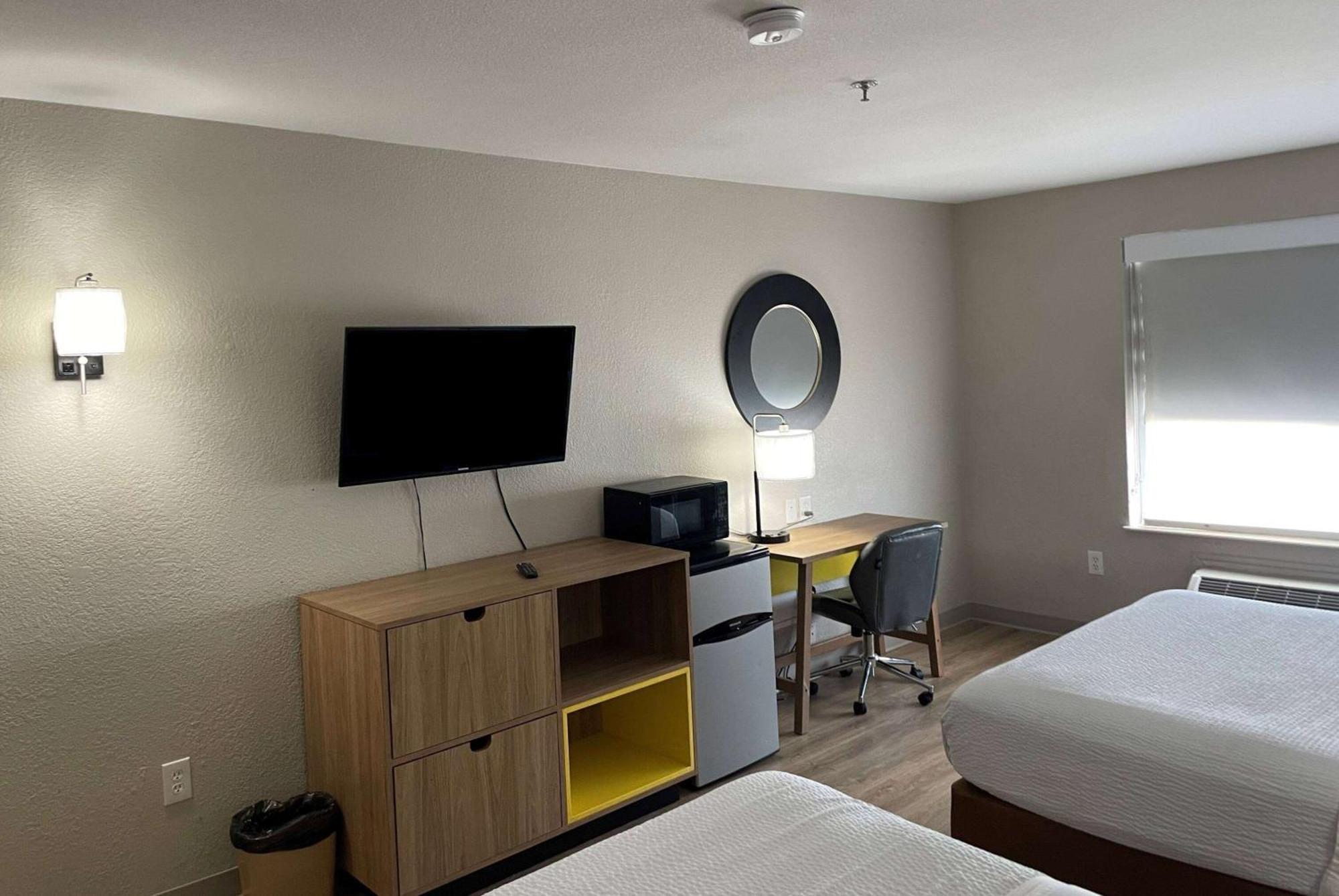 Days Inn By Wyndham Dallas Garland West Exteriér fotografie